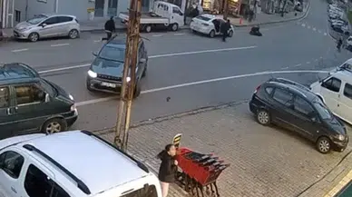 Otomobilin çarptığı genç kadın metrelerce savruldu: O anlar kamerada