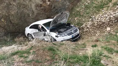 Konya'da park halindeki araca çarptıktan sonra şarampole uçtu
