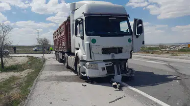 Konya'da can kaybı yaşandı: Tır ile hafif ticari araç çarpıştı