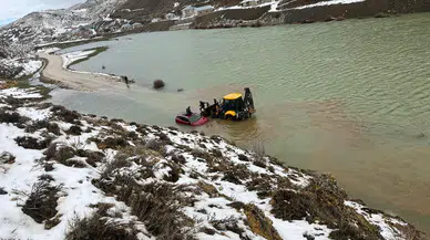 Konya'da aksiyon sahnesi: Yükselen baraj suyundan geçmeye çalıştılar