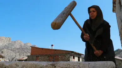 Konya'da 3 asırlık dibek, köyün mutfak robotu gibi çalışıyor