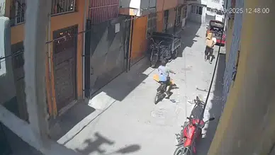 O anlar kamerada: Karton kutunun içindeki çocuk ölümden döndü
