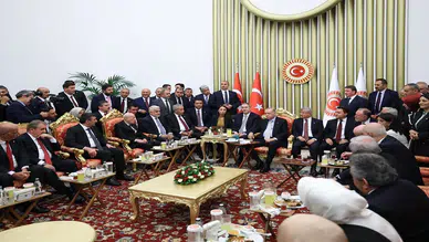 Sosyal medya bu fotoğrafı tartışıyor: CHP'siz Meclis'te Erdoğan, Davutoğlu ve Babacan yıllar sonra bir arada