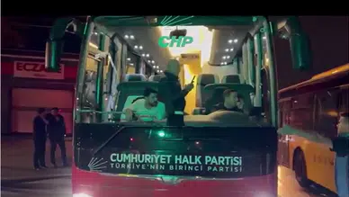 CHP seçim otobüsünün önü kesildi: Çağlayan hareketli