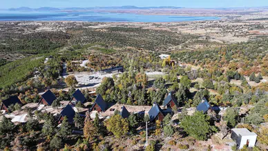 Konya bungalov turizminde ses getirecek: Göl ve çam ormanı birleşti