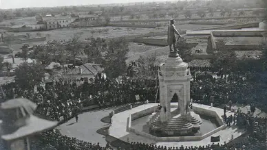Konya’nın simge yapısı 99 yıl önce açıldı: Atatürk nereye bakıyor?
