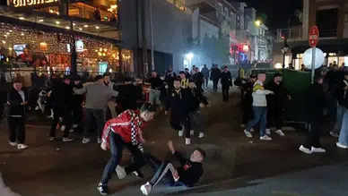 Fenerbahçe ile Beşiktaş taraftarları birbirine girdi: Yaralılar var