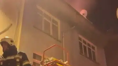4 katlı apartmanda yangın paniği: Alevler her yeri sardı