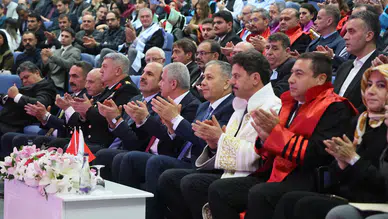 Konyalı Bakan, Akademik Yılı açtı: Selçuk Üniversitesi'nde heyecan