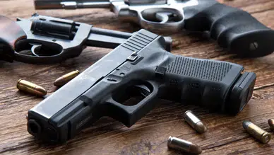 Konya'daki kargoda çıkanlar şok etti: Ruhsatsız silahlar yakalandı