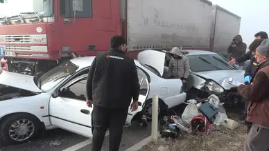 Konya Yolu'nda 5 araçlı zincirleme 'sis' kazası: 1 yaralı