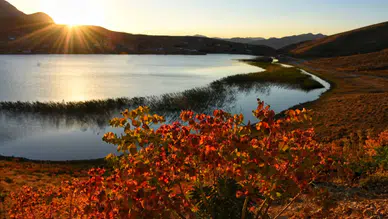 Torosların zirvesinde her detayı ayrı güzel, kartpostallık göl: Eğrigöl