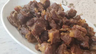 Et doğru pişirme yöntemi ile hazırlanmalı ve C vitamini içeren gıdalarla tüketilmeli