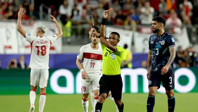Almiron'un kırmızı kartı, FIFA Dünya Kupası'nda ilk