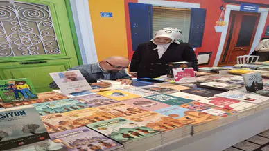 Ali Ulurasba kitaplarını imzaladı: Bakan Yardımcısı Leman Yenigün BKY'de