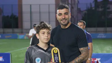 Selçuklu'da şampiyonlar madalyalarını Konyaspor kaptanının elinden aldı