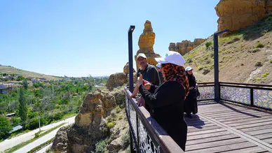 Konya'daki 60 yaş üstü vatandaşlara yaz hediyesi: Meram'ı keşfediyorlar