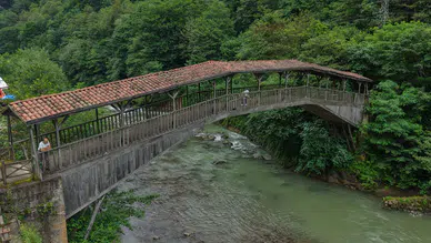 Tarihi Kiremitli Köprü turistlerin gözdesi oldu: Anıtsal eser