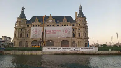 Sonunda karar verildi ve o pankart asıldı: Tarihi Haydarpaşa Garı