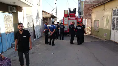 Deprem anı kameralara yansıdı