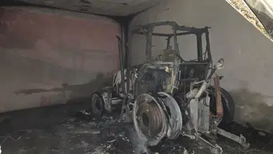Konya'da inşaatın garajındaki traktör yandı