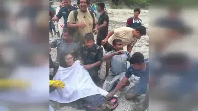 Nepal'de sel felaketinin ardından mucize 11 gün sonra böyle geldi