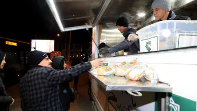 Konya'da belediyenin sıcak çorba geleneği devam ediyor