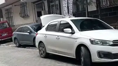 Sinir krizi geçiren kadın: Otomobilin üzerine çıkarak zıpladı