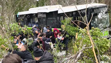 Nefes nefese yaşam mücadelesi: Yolcu otobüsü şarampole yuvarlandı