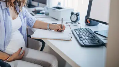 Hamile çalışanları ilgilendiren karar: Doğum izni 24 haftaya mı çıkıyor?