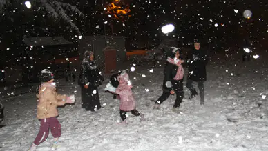 Konya'da kar sevinci: Beyşehir lapa lapa yağan karla beyaza büründü
