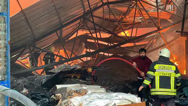 Geri dönüşüm deposunda yangın: Çok sayıda itfaiye ekibi müdahale ediyor