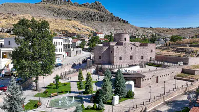 Konya'da turizmin gözdesi Sille'deki müzelere ziyaretçi akını