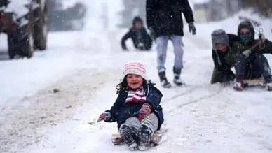 Okullara kar tatili gündemde: Yarın birçok il kar altında kalacak