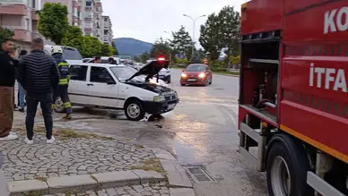 Konya'da seyir halindeki otomobilde yangın paniği