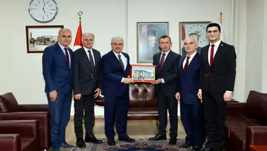 Konya Lisesi Mezunları Derneği ilk ziyaretini Vali Akın'a yaptı