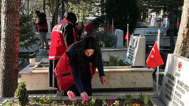 Konya'da bayram hazırlığı: Şehitlikler temizleniyor