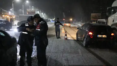Ani kar yağışı nedeniyle bazı yollar ulaşıma kapatıldı