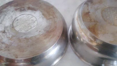Yeni alınmış gibi oluyor.  Kararan tencere altları için bu yöntemi kullanabilirsiniz