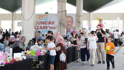 Konya'da ikinci el oyuncaklar kapış kapış satıldı