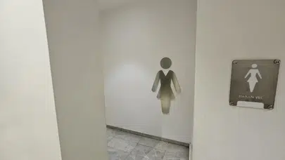 AVM'de skandal: Kadınlar tuvaletinden görüntü almak istediler