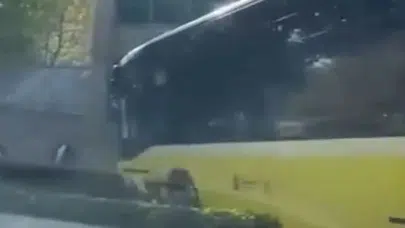 Kalp krizi geçirdi: İETT şoförü otobüsle kaldırıma çıktı