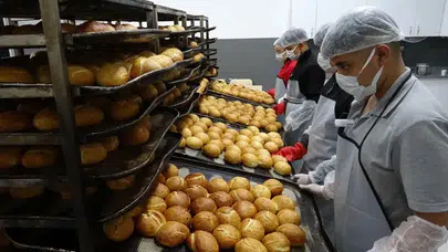 En iyi ekmeği yapan sınıfı geçiyor: Fabrika gibi çalışan lise