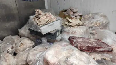 Bu etleri vatandaşa yedireceklerdi: Köftecide tonlarca yakalandı
