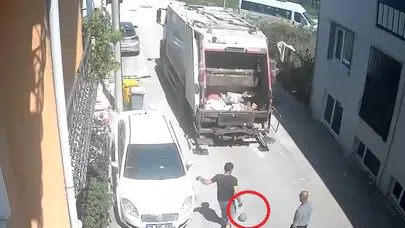 Bir yandan çöp topladılar bir yandan topla çocuklar gibi eğlendiler