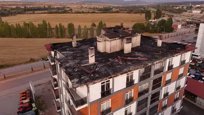 Konya'da alevlerin sardığı çatı küle döndü