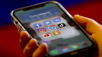15-18 yaşındakiler için artık sosyal medya bitti: Canlı yayın ve ekran kaydı yok