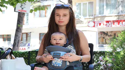 Çocuğunun saç telinden kendisine bileklik yaptı: Sonrasında büyülendi