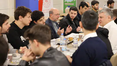 Başkan Pekyatırmacı öğrencilerin sahur bereketine ortak oldu