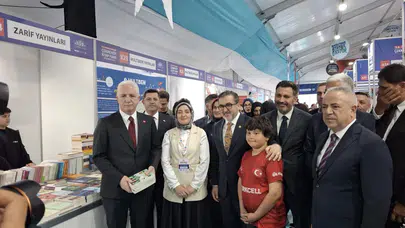 İstanbul Valisi Davut Gül Babıali Yayınları'nda: Yazarımız Ali Ulurasba kitaplarını imzaladı